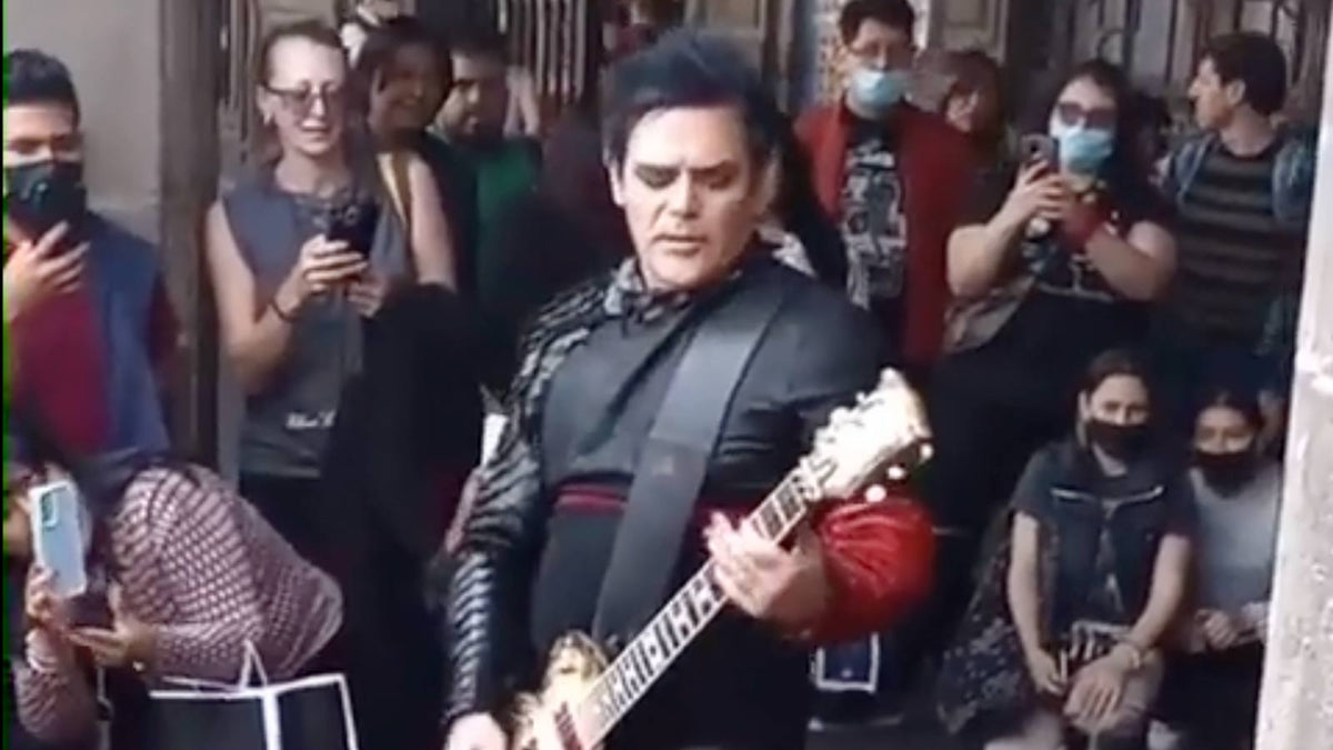 See Rammstein Guitarist Surprise Fans With “Du Hast” Sing-Along Performance in Mexico City