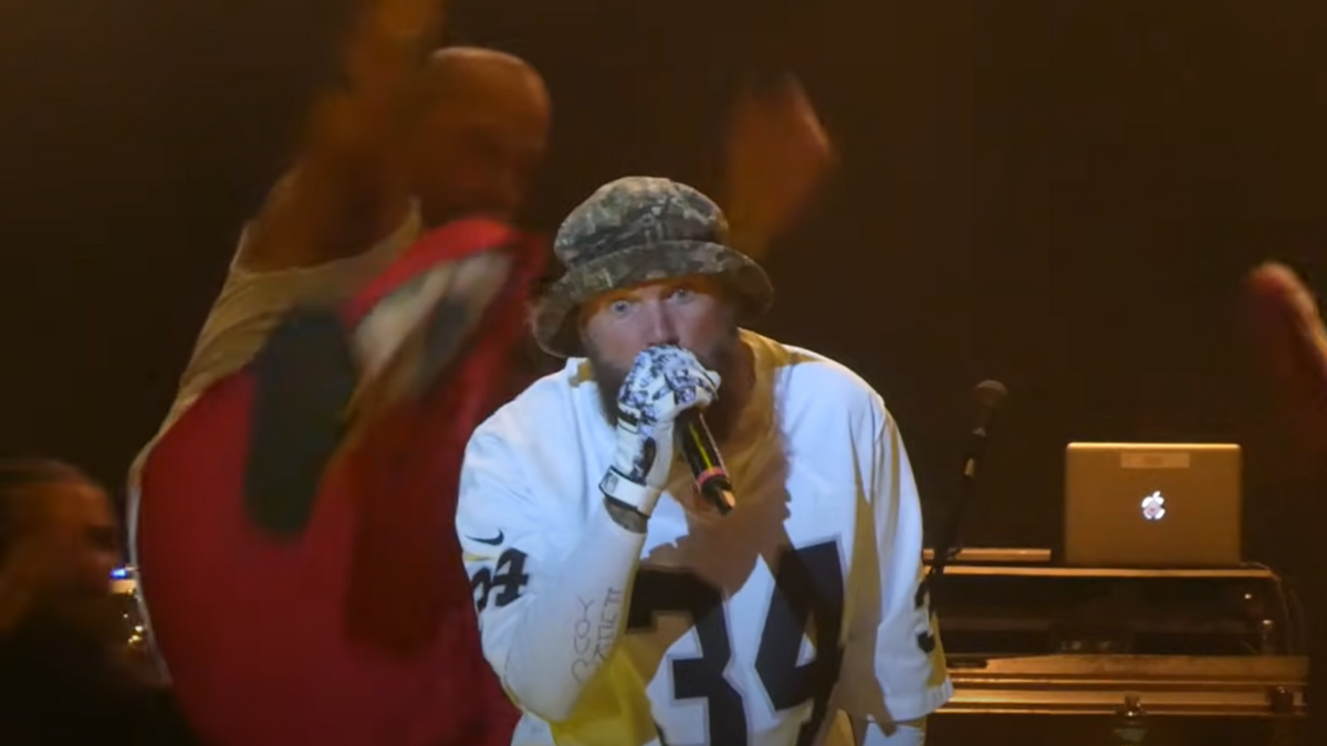 See ICP’s Shaggy 2 Dope dropkick LIMP BIZKIT’s Fred Durst onstage in 2018