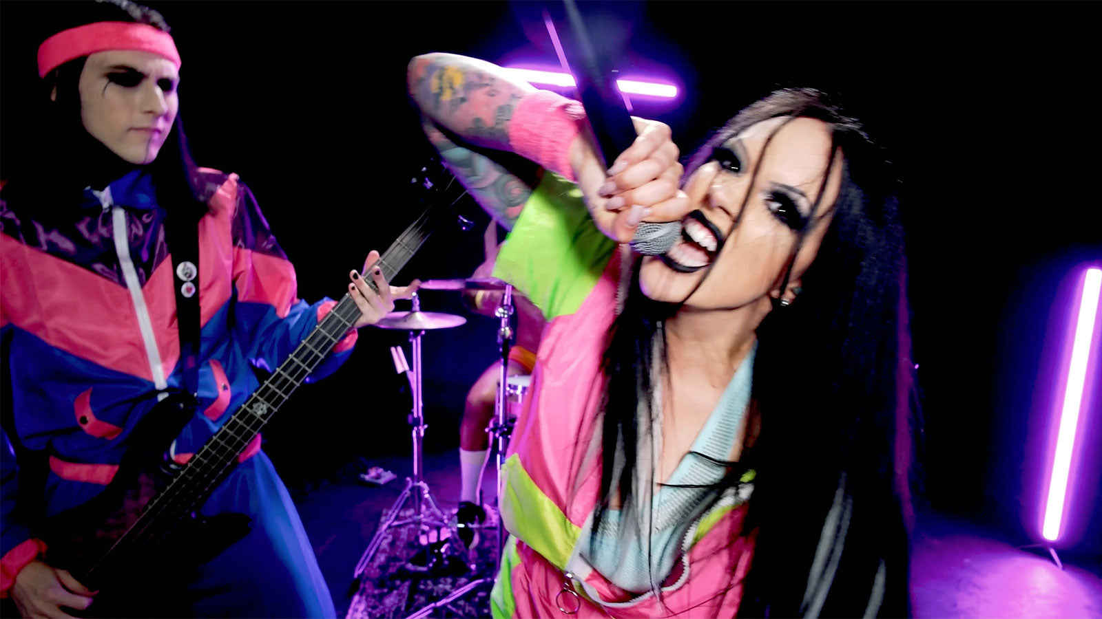 See LIVING DEAD GIRL channel Powerpuff Girls and campy horror in new “Ugly” video