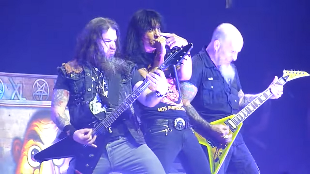 See ANTHRAX play “I Am the Law” with MACHINE HEAD’s Robb Flynn