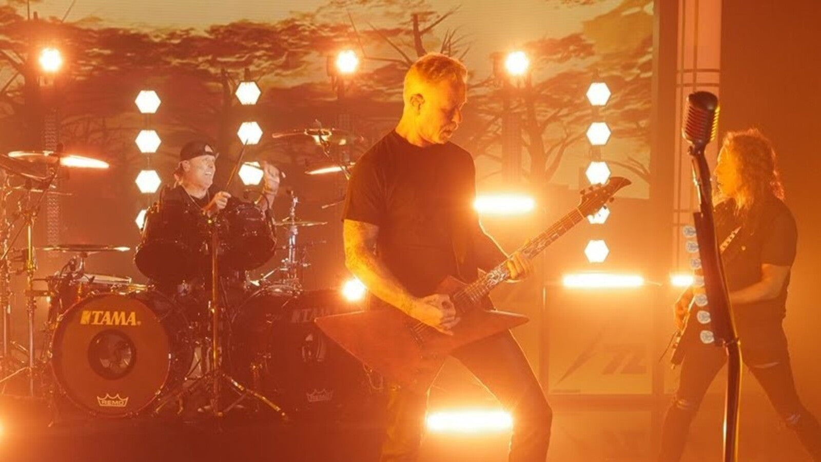 See  METALLICA’s blazing “Master of Puppets” performance on ‘Kimmel’