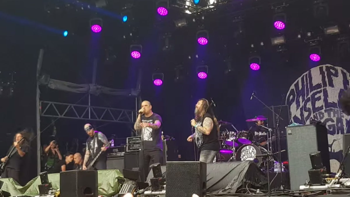 See Max Cavalera Join Philip H. Anselmo Onstage for Intense Pantera “Walk” Cover
