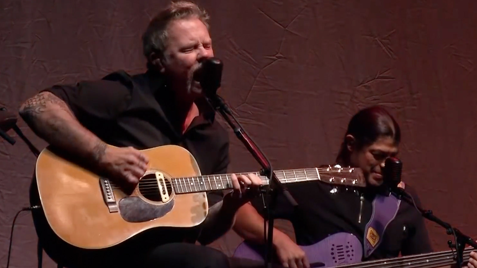See Metallica’s Acoustic “Disposable Heroes” Performance in New Pro-Shot Video