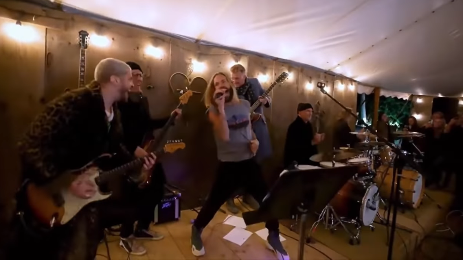 See Tool, QOTSA, Foo Fighters, RHCP, Jane’s Addiction Supergroup Jam at Charity Show