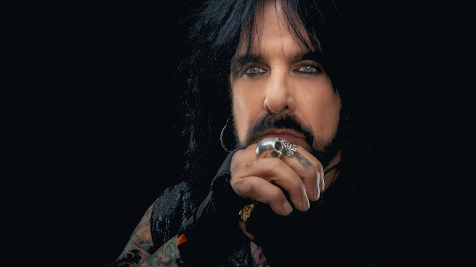Nikki Sixx Responds to Vedder’s Crue Hate: Pearl Jam Are One of the Most Boring Bands Ever