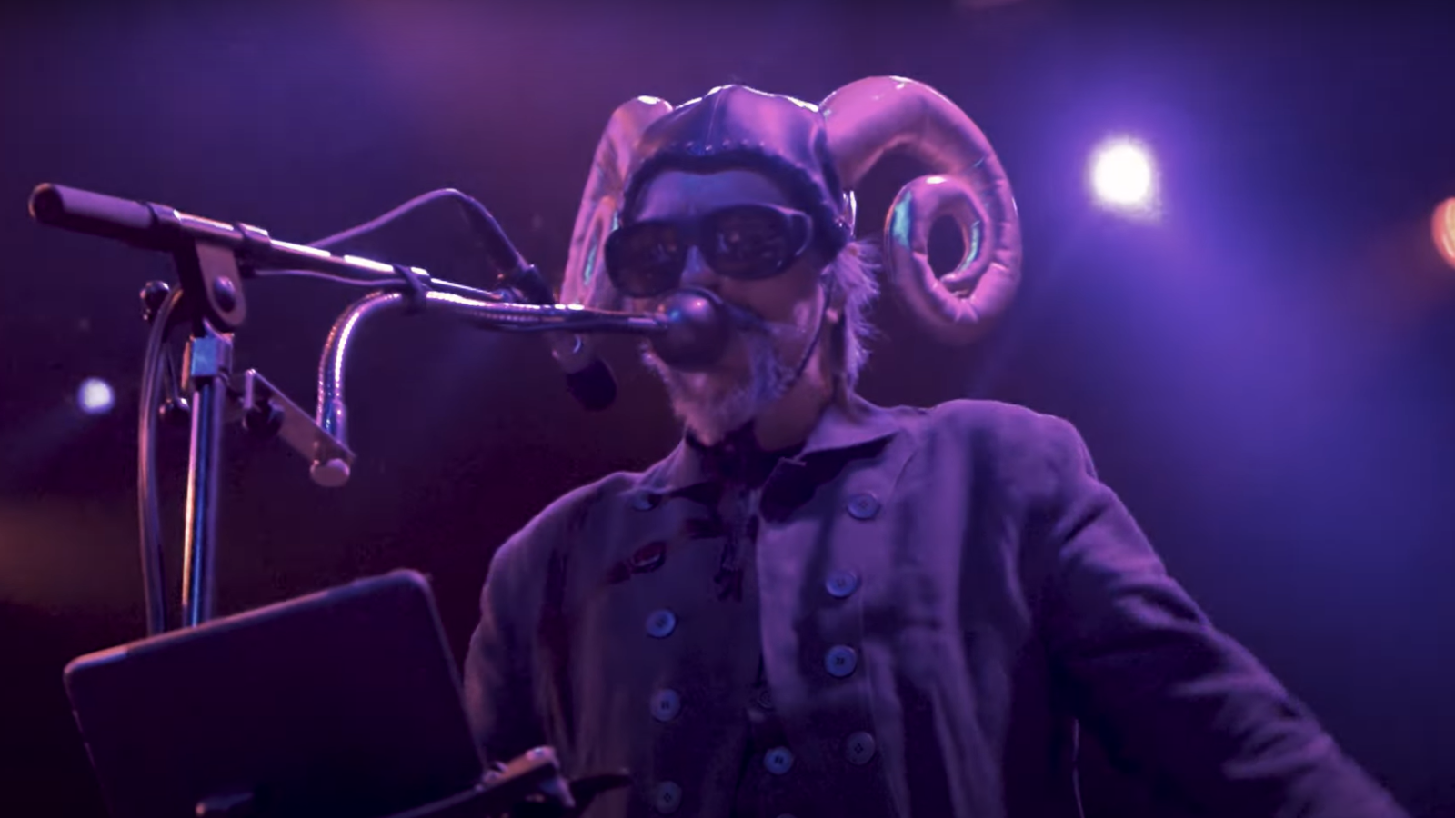 See pro-shot video of PRIMUS covering TOOL’s “Ænema” with Danny Carey, Justin Chancellor