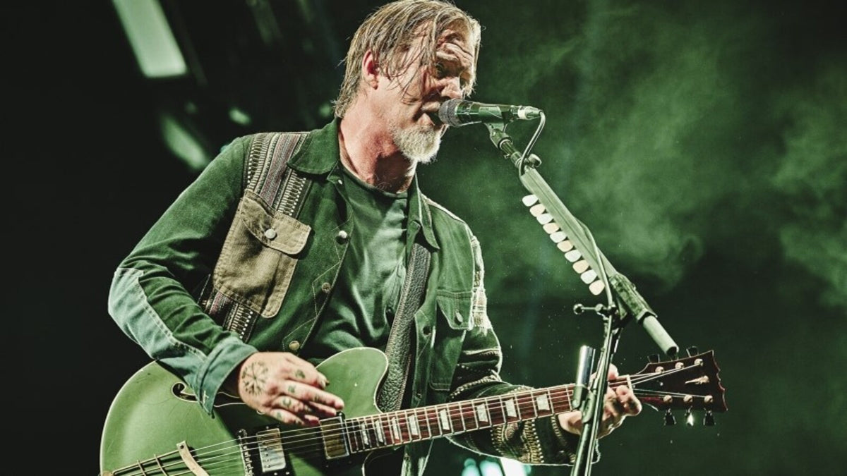 QUEENS OF THE STONE AGE cancel European tour dates for JOSH HOMME’s emergency surgery