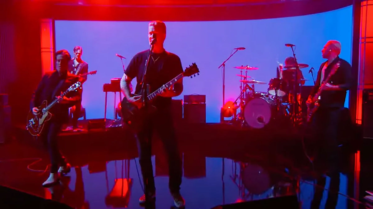 See QUEENS OF THE STONE AGE play “Emotion Sickness” on ‘Kimmel’