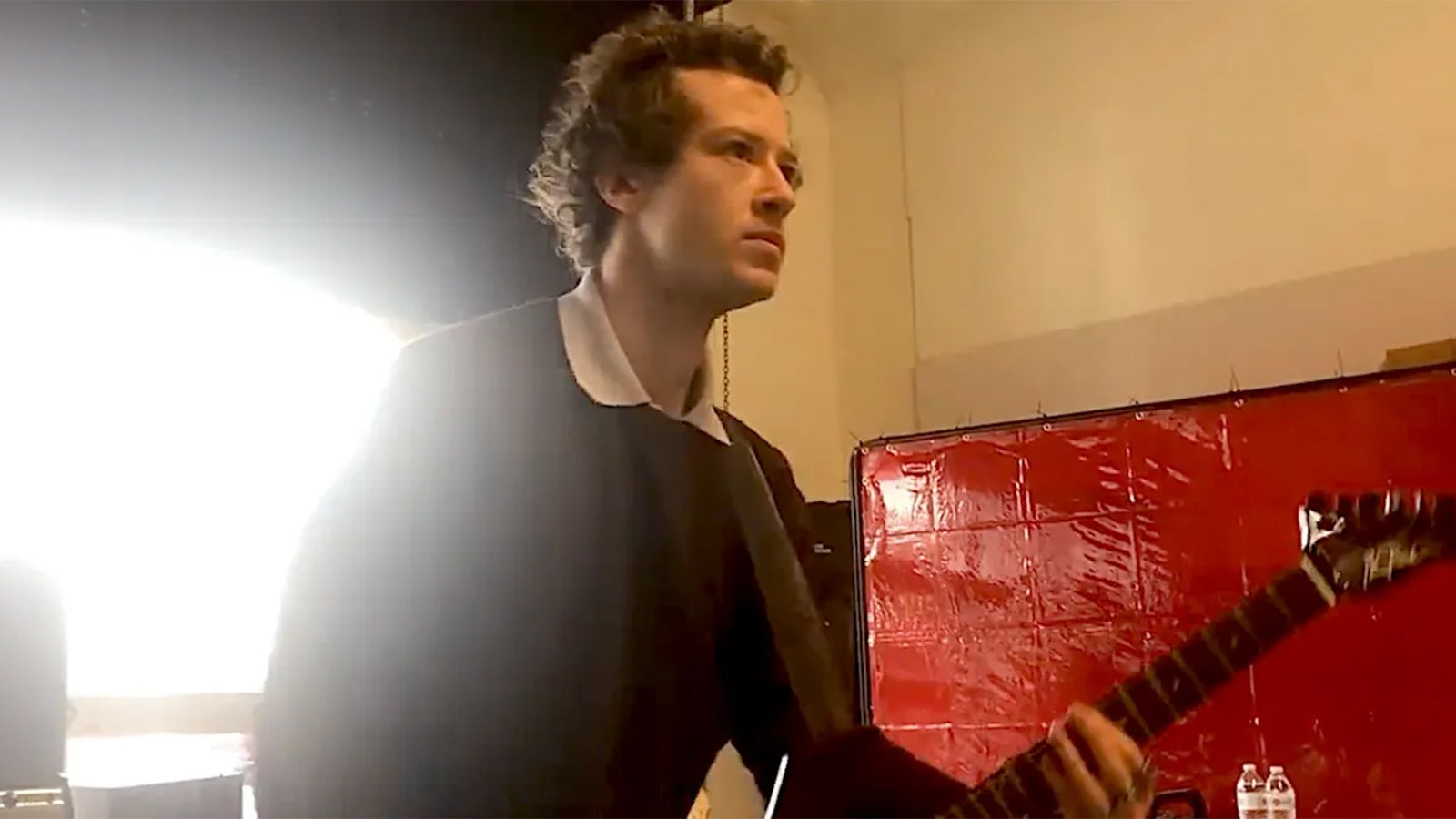 Metallica: See ‘Stranger Things’ Eddie Munson Actor Practice “Master of Puppets”