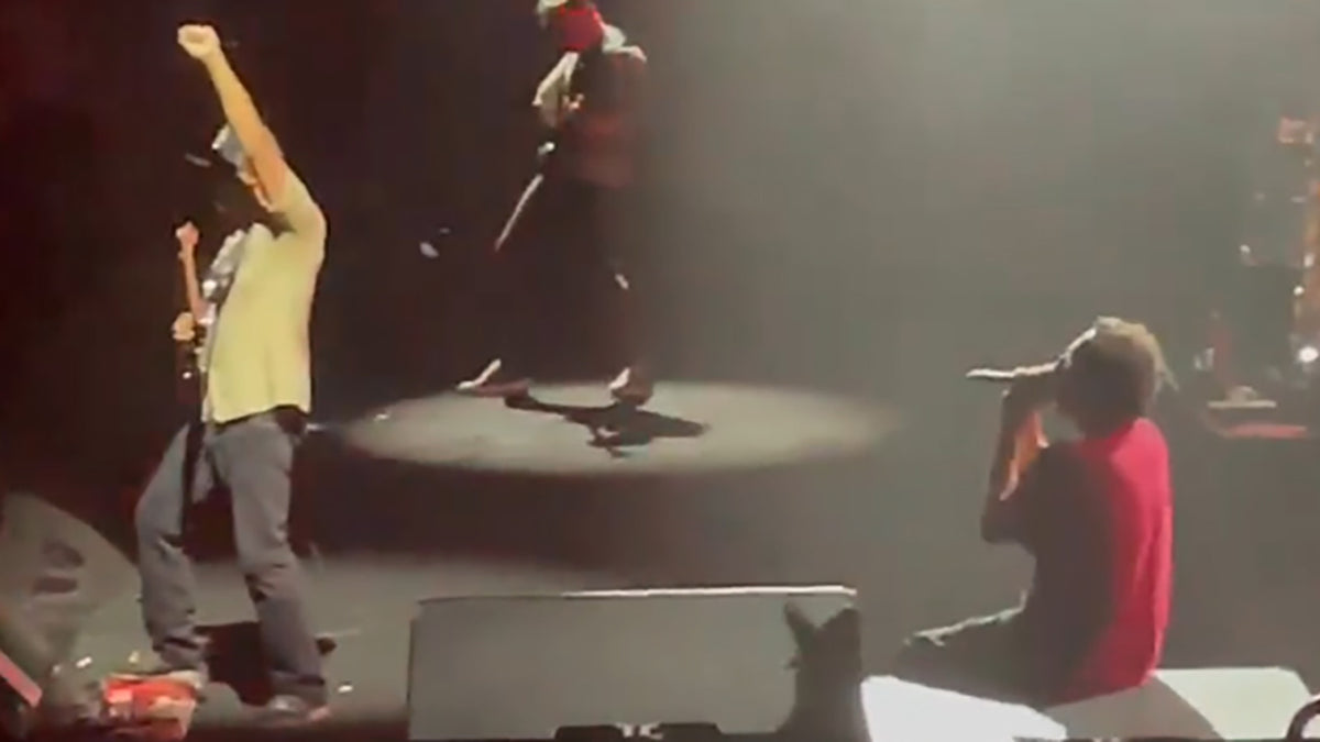 Rage Against the Machine’s Zack de la Rocha Injures Leg Mid-Set, Finishes Show Sitting Down