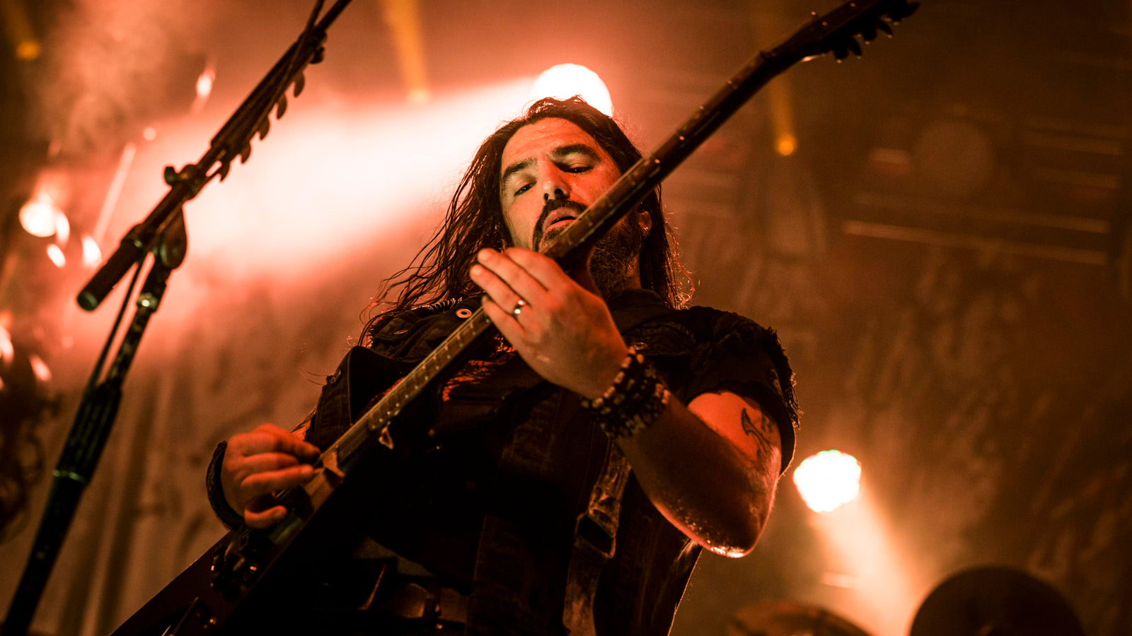 Hear Machine Head’s New “Anti-Valentine’s Day” Song “Circle the Drain”