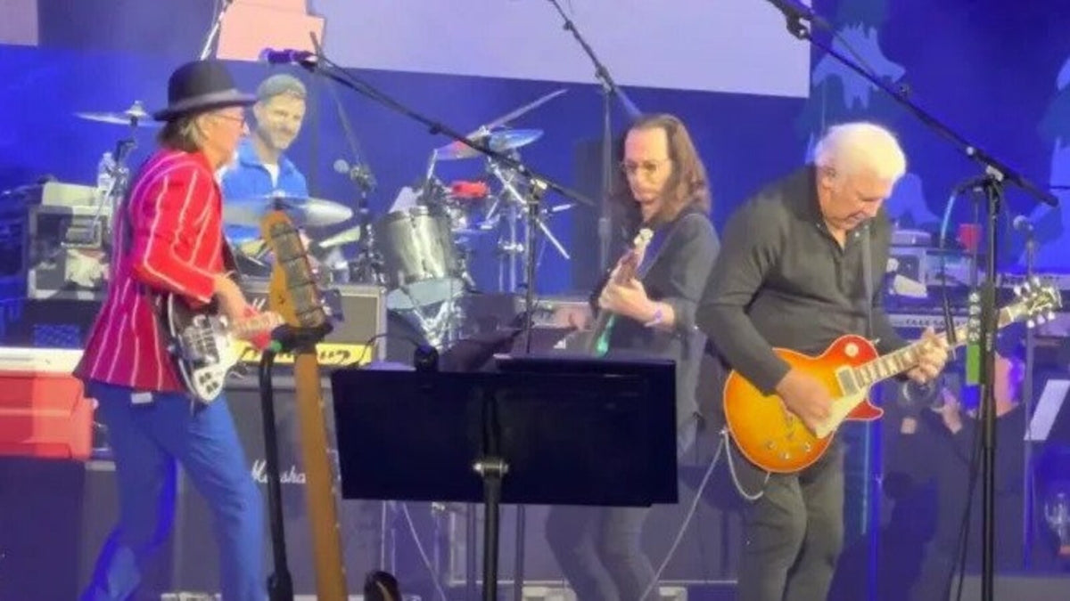 See Rush’s Geddy Lee and Alex Lifeson Reunite to Play “Closer to the Heart” With Primus