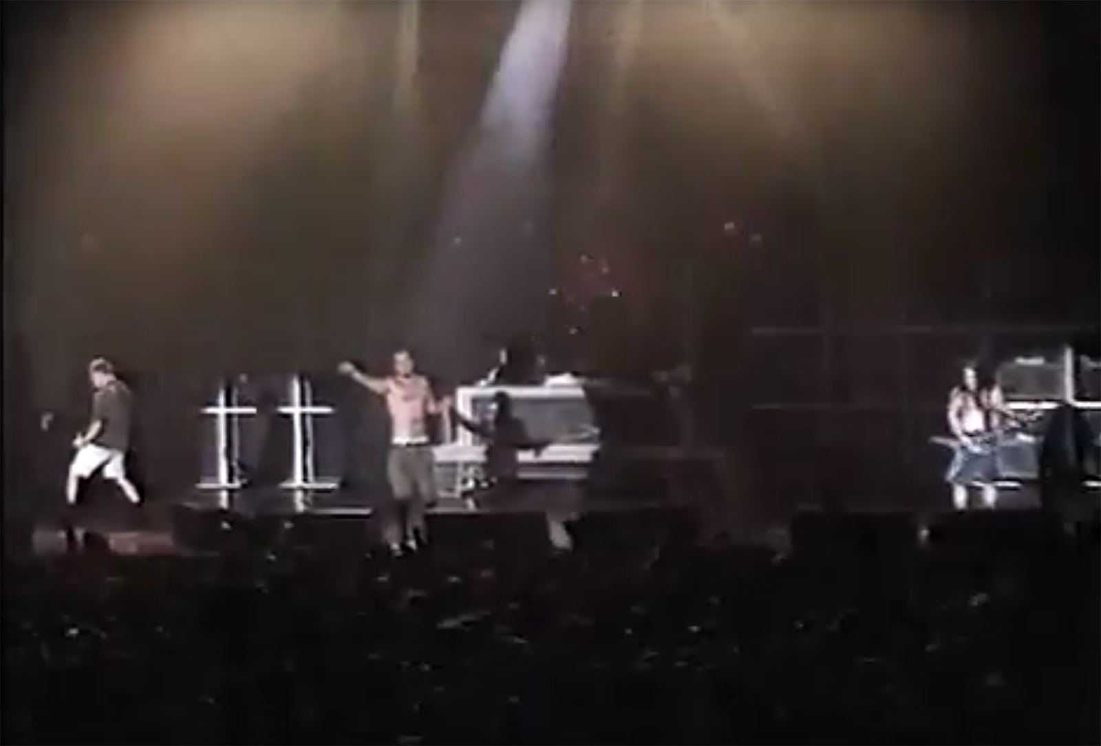 Watch Pantera Cover Metallica’s “Seek and Destroy” With Jason Newsted in 1994