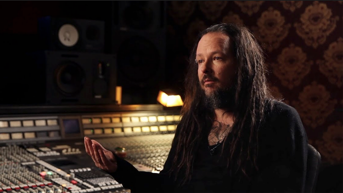 See Korn’s Jonathan Davis Talk Xanax Addiction Behind Solo Song “Medicate”