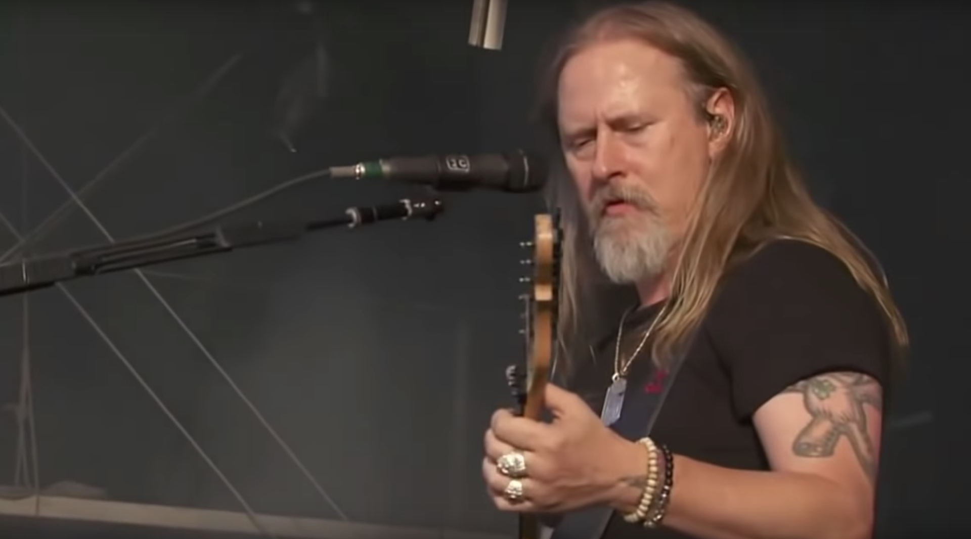 See Alice in Chains Dedicate Emotional “Nutshell” Performance to Vinnie Paul