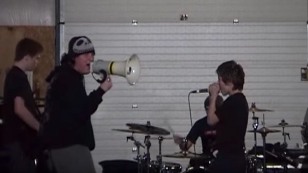 See Slipknot’s Corey Taylor Join Kid Band for Wild “Eyeless” Performance in 2001