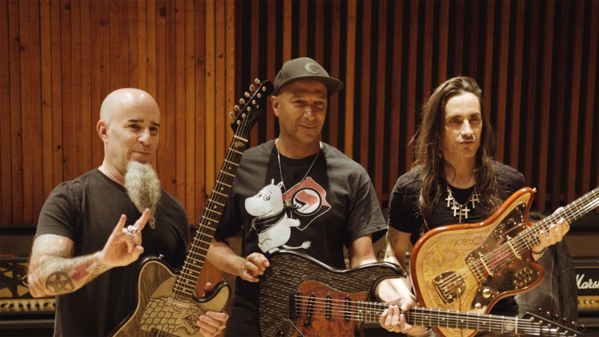 See Scott Ian, Tom Morello Play Metal ‘Game of Thrones’ Theme With Show Creator