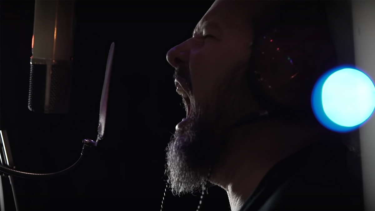 See Korn’s Jonathan Davis Record Harrowing Vocals for ‘The Nothing’