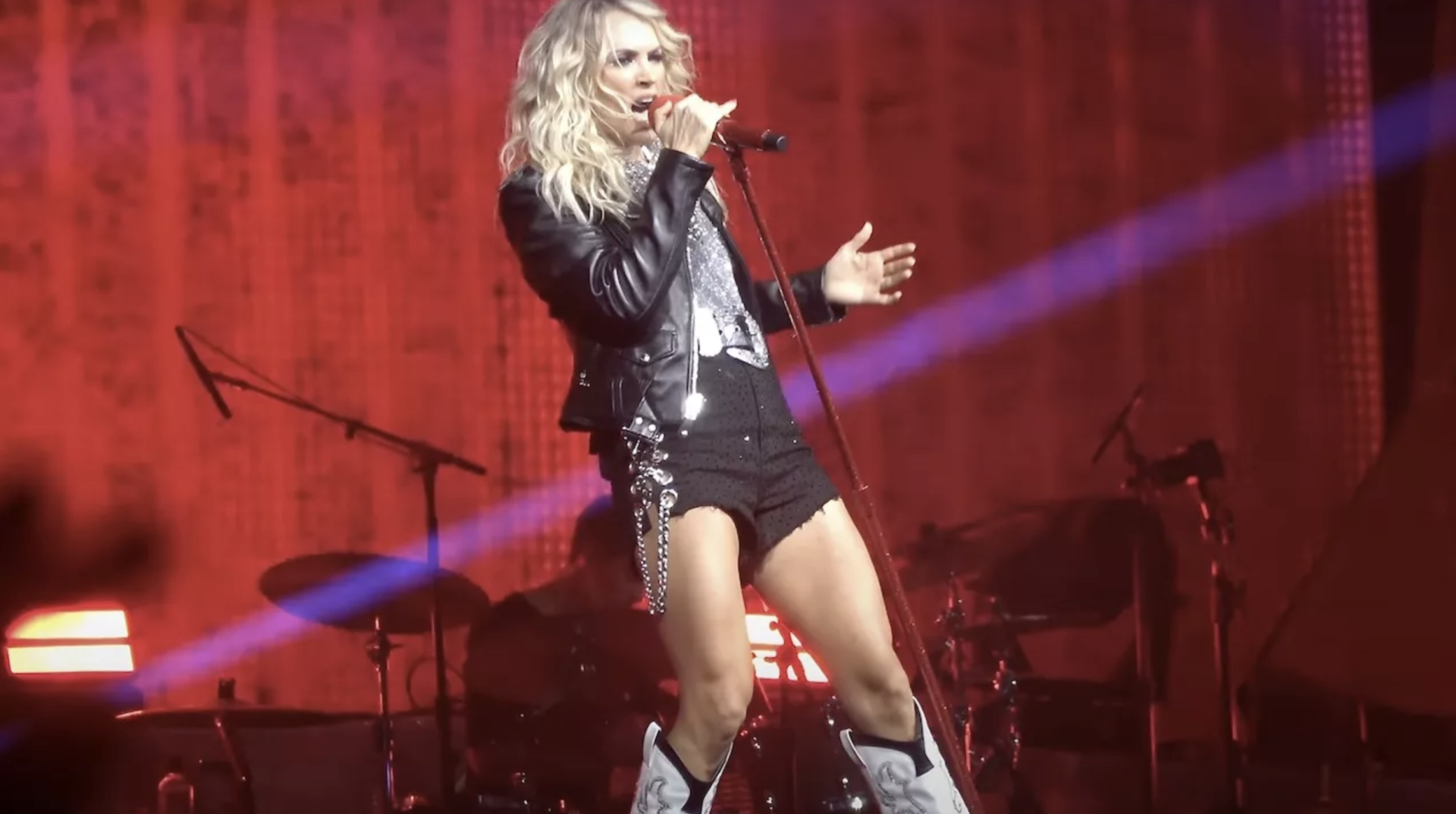 See Carrie Underwood’s Fiery Cover of Guns N’ Roses’ “Welcome to the Jungle”