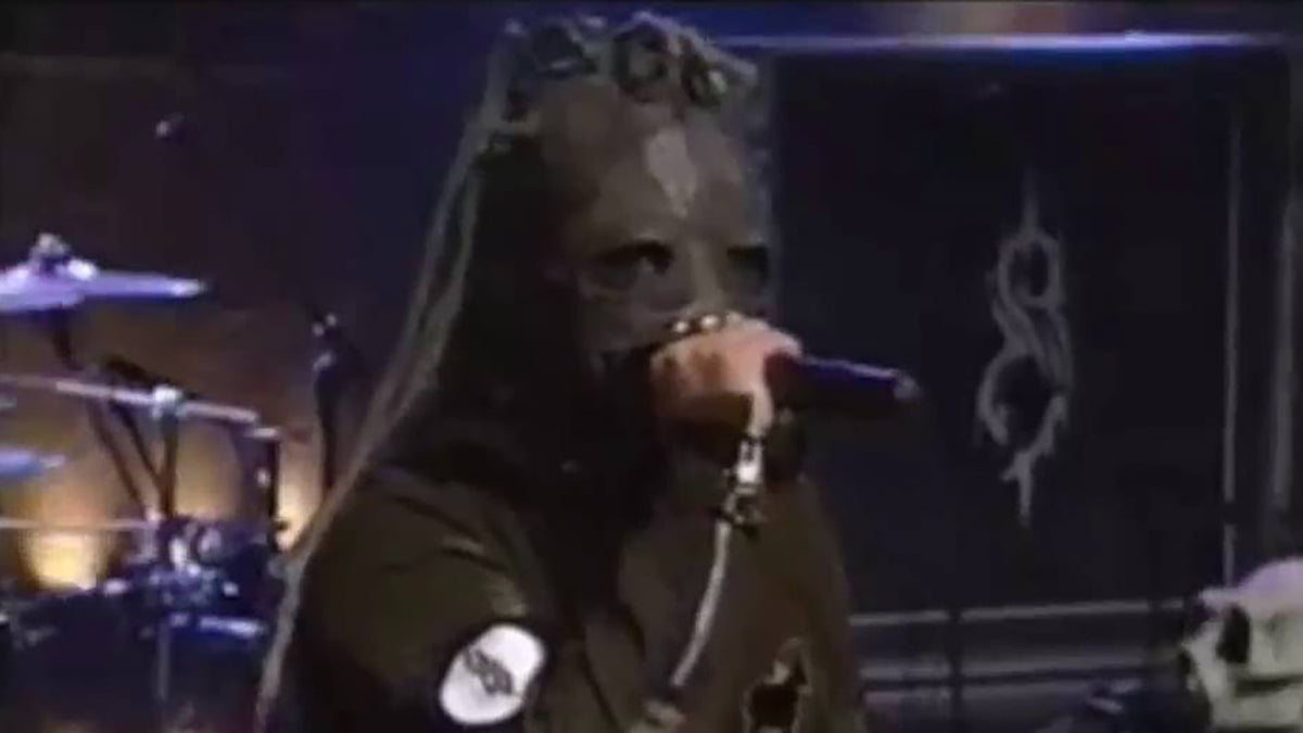 See Slipknot’s Ferocious “Heretic Anthem” Performance on ‘Conan’ in 2001