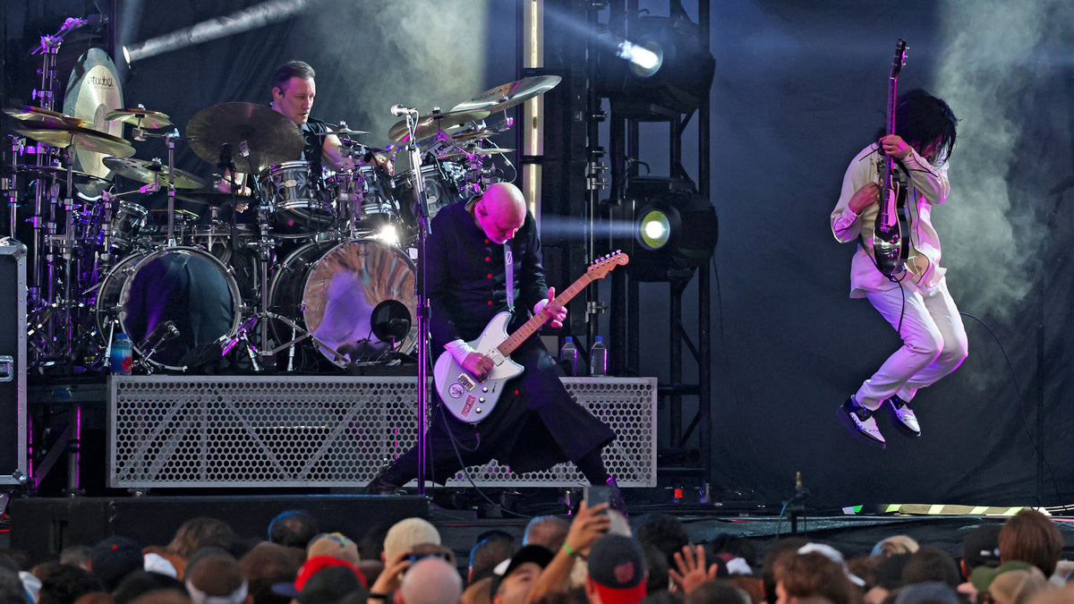 Hear SMASHING PUMPKINS throw back to ’90s on new album ‘AghorI Mhori Mei’