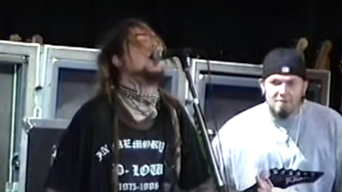 See SOULFLY play fiery “Bleed” with LIMP BIZKIT’s Fred Durst at Ozzfest ’98