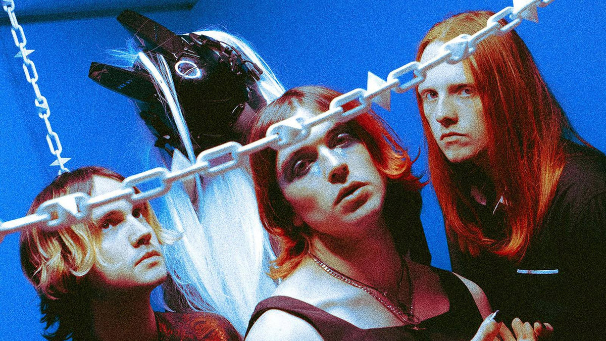 Hear STATIC DRESS’ new version of “Courtney, just relax” with WORLD OF PLEASURE