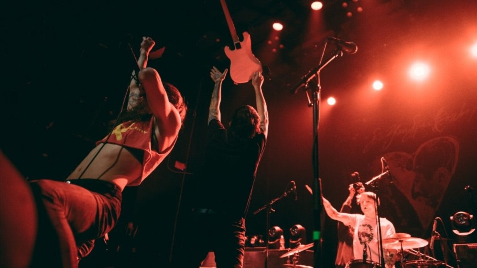 Hear SEEYOUSPACECOWBOY’s bonkers new song “Chewing the Scenery”
