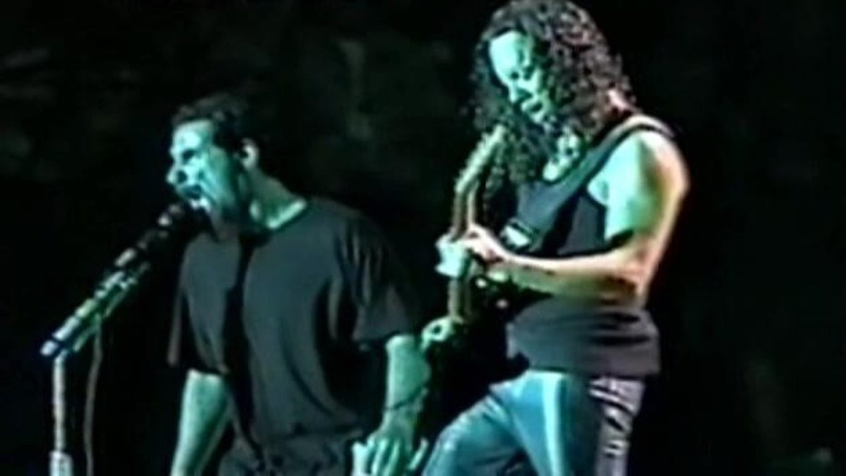 Metallica: See System of a Down Members Fill in for Hetfield During “Mastertarium” Medley in 2000