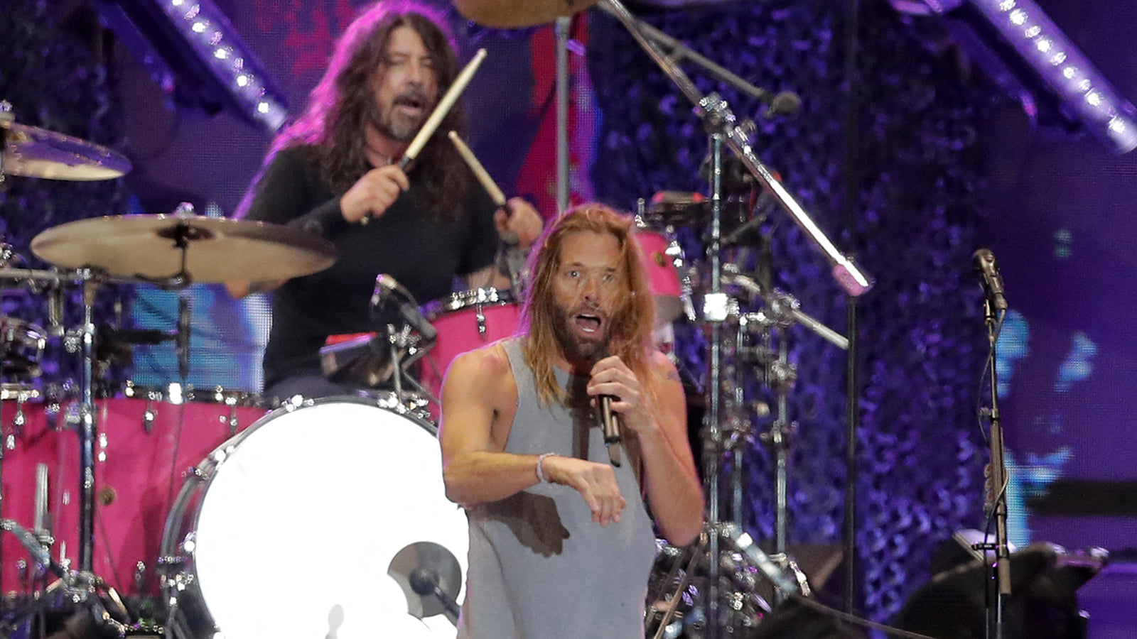 See Foo Fighters’ Taylor Hawkins Sing Queen’s “Somebody to Love” at Final Show