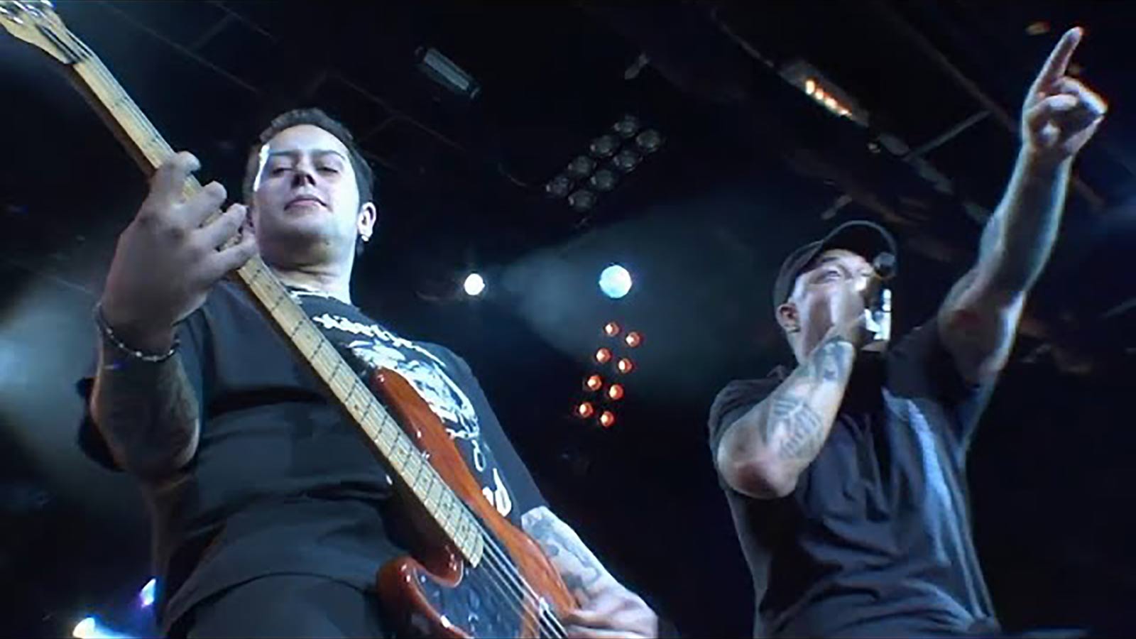 See SLIPKNOT, KILLSWITCH, MACHINE HEAD members play “The Dagger” at 2005 Roadrunner United show