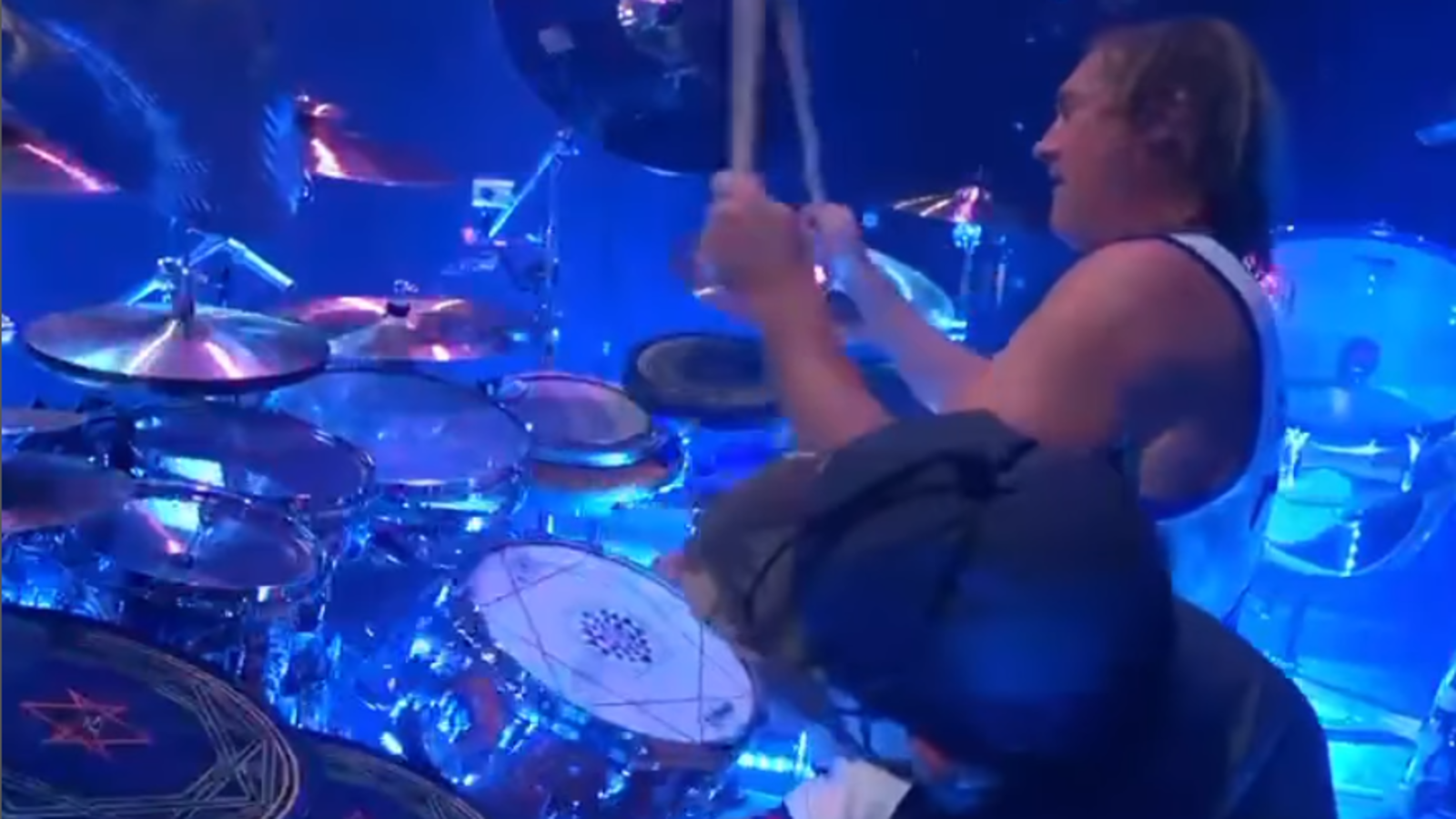 Tool: See Danny Carey’s Drum Tech Swiftly Replace Snare Mid-Song