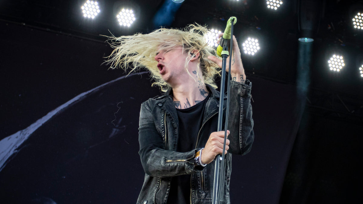 Hear UNDEROATH embrace classic sound on new song “Let Go”