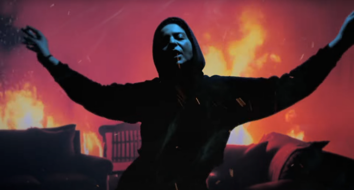 Hear DEFTONES-approved “death-pop” act VOWWS’ new song “Blood’s on Fire”