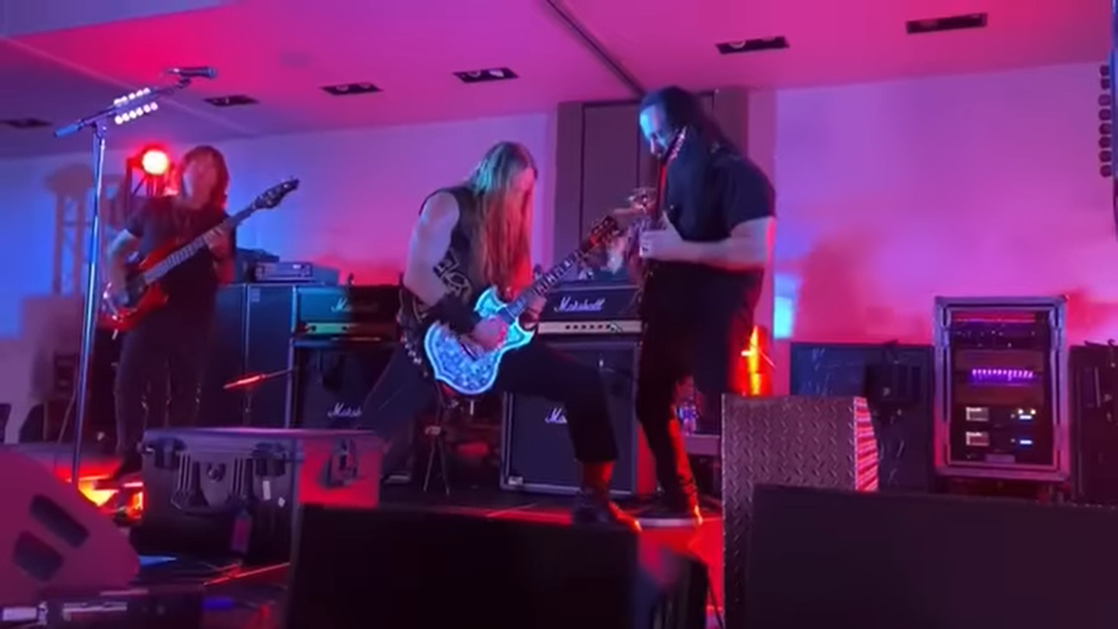 See ZAKK WYLDE and DREAM THEATER’s JOHN PETRUCCI shred together for first time
