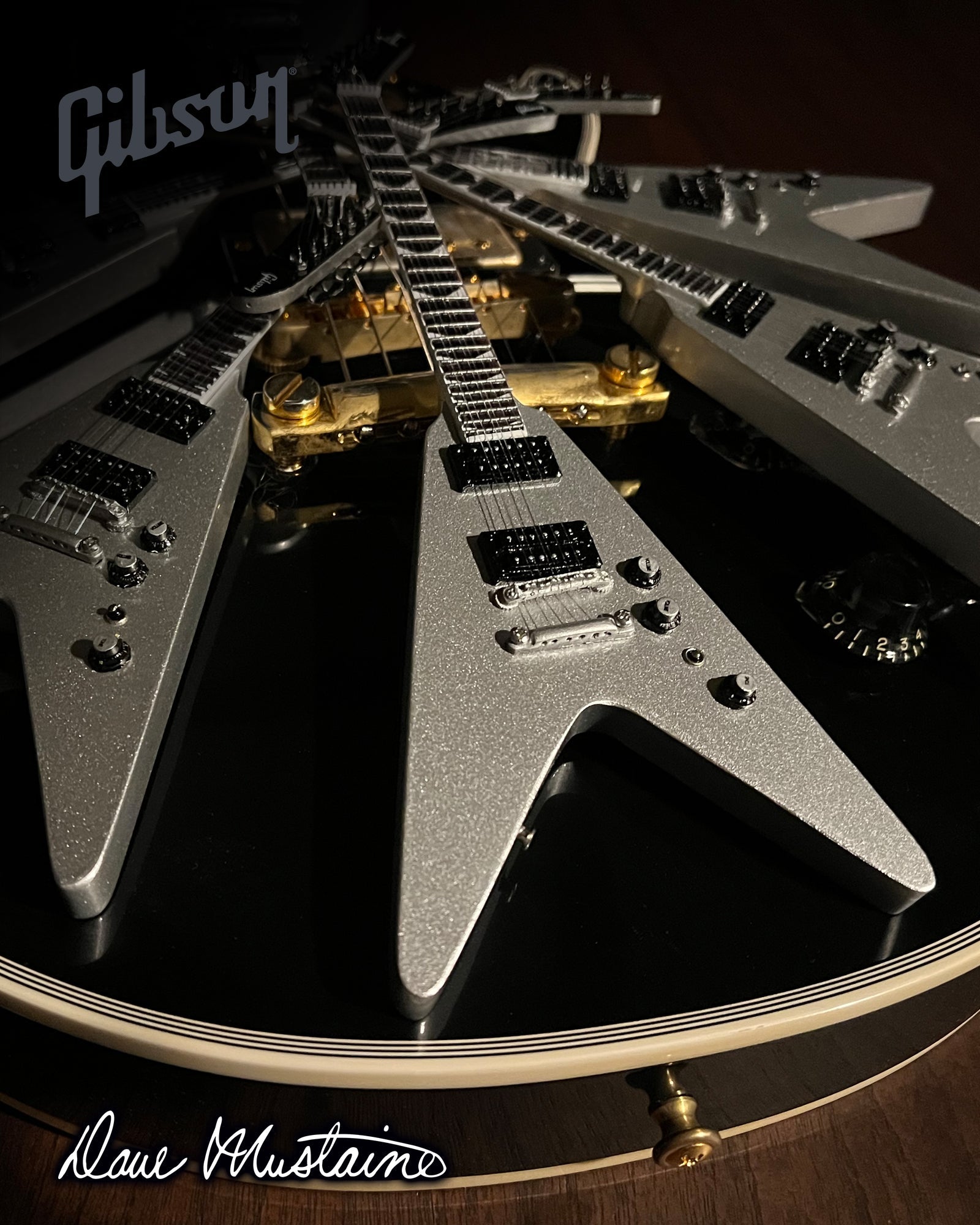 DAVE MUSTAINE SIGNATURE GIBSON FLYING V SET OF 2 MINI GUITAR COLLECTIO
