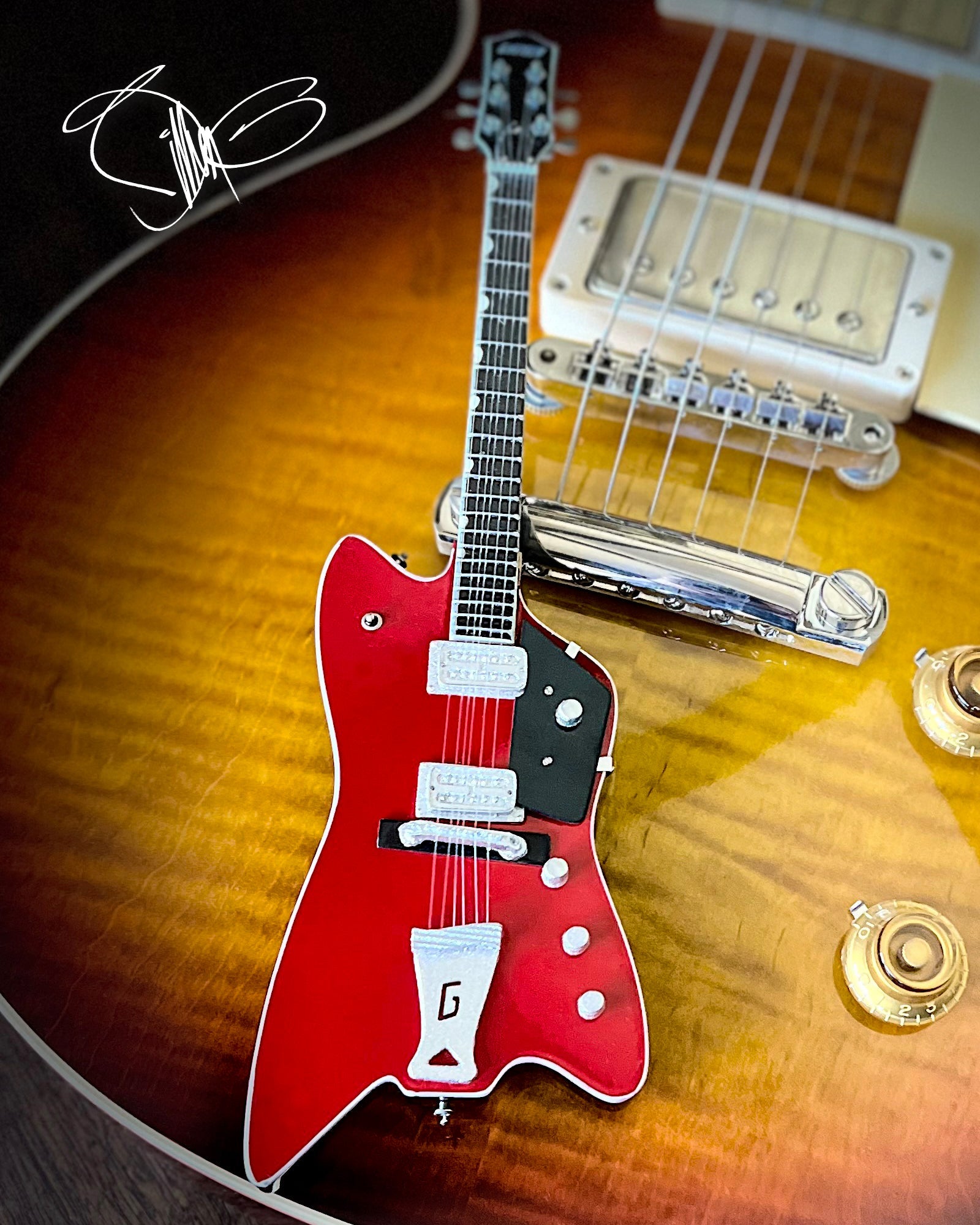 BILLY F GIBBONS OFFICIALLY LICENSED SIGNATURE MINI GUITAR MODEL COLLEC
