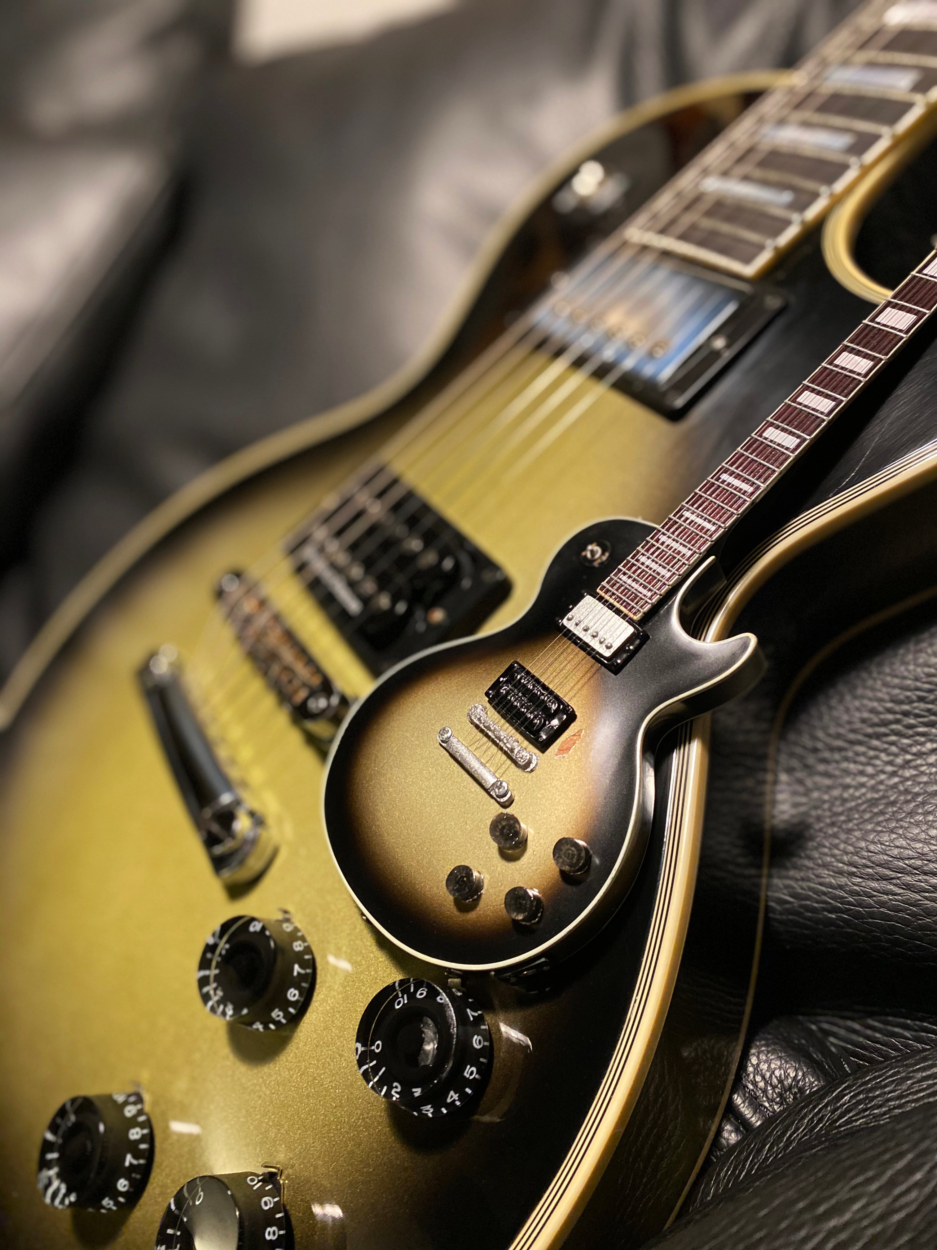 Adam Jones 1979 Gibson Les Paul Custom - Antique Silverburst Mini Guitar Replica 1:4 Scale Model