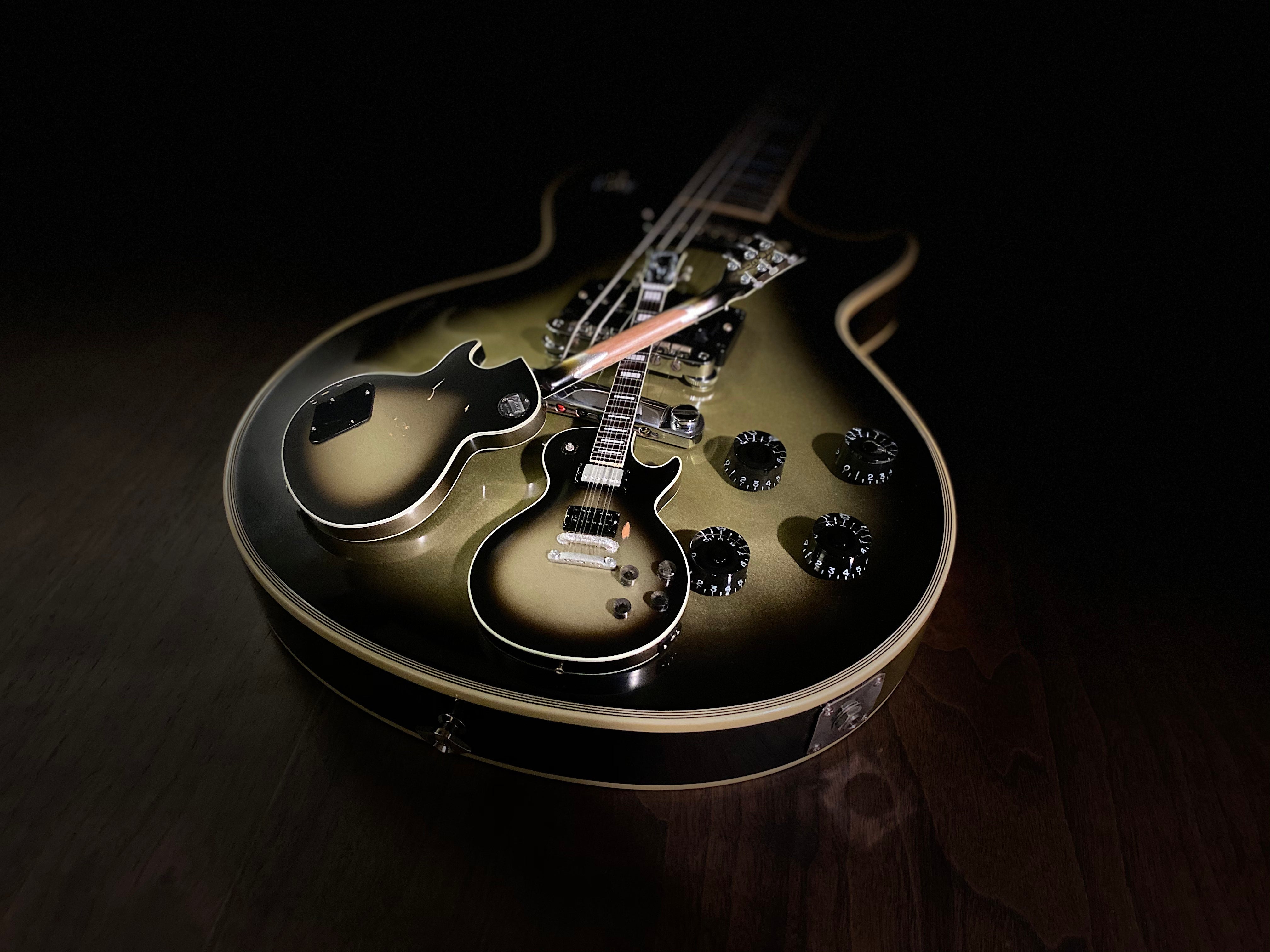 Adam Jones 1979 Gibson Les Paul Custom - Antique Silverburst Mini Guitar Replica 1:4 Scale Model