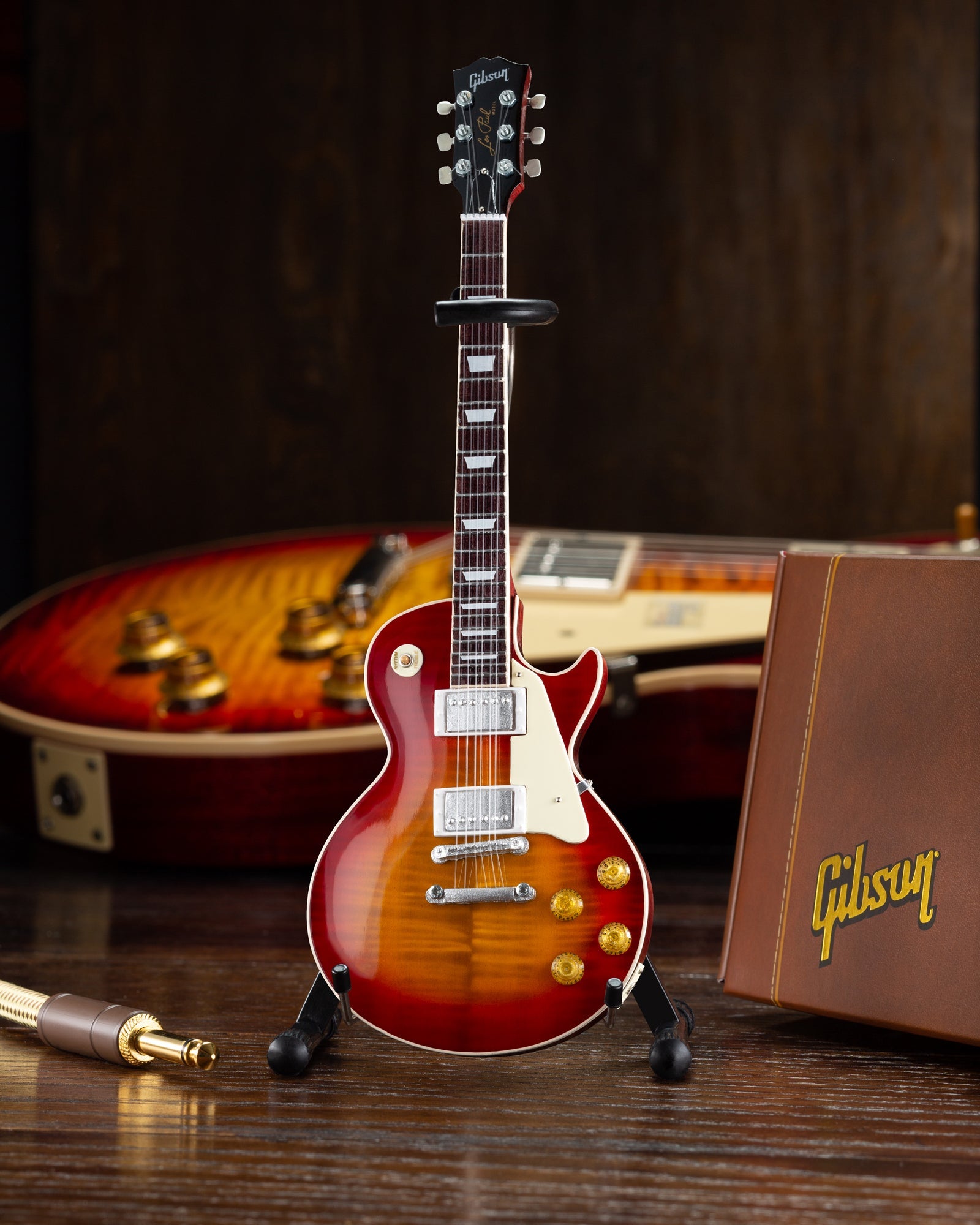 GIBSON 1959 LES PAUL STANDARD CHERRY SUNBURST 1:4 SCALE MINI GUITAR MODEL