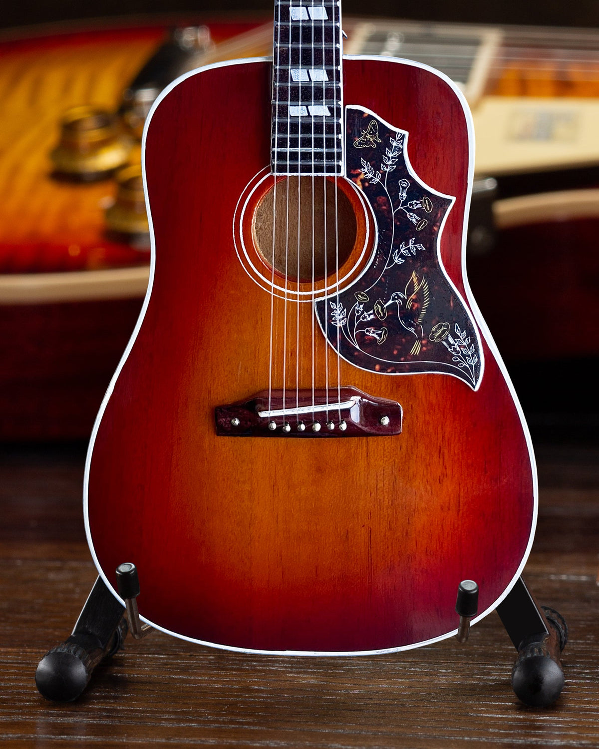 GIBSON HUMMINGBIRD VINTAGE CHERRY 1:4 SCALE MINI GUITAR MODEL