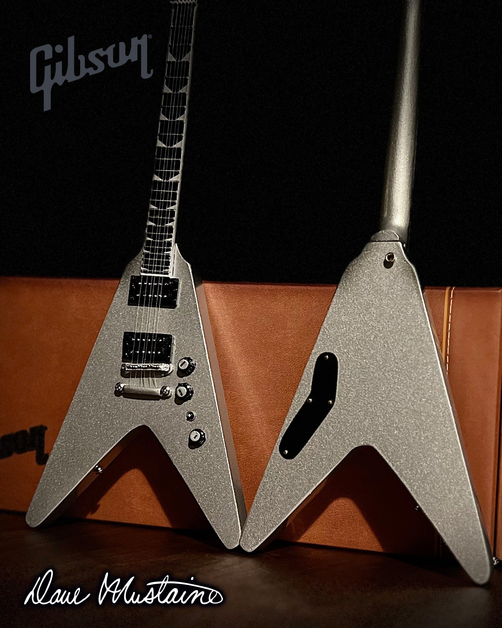 DAVE MUSTAINE SIGNATURE GIBSON FLYING V SET OF 2 MINI GUITAR COLLECTION - RUST IN PEACE & SILVER METALLIC