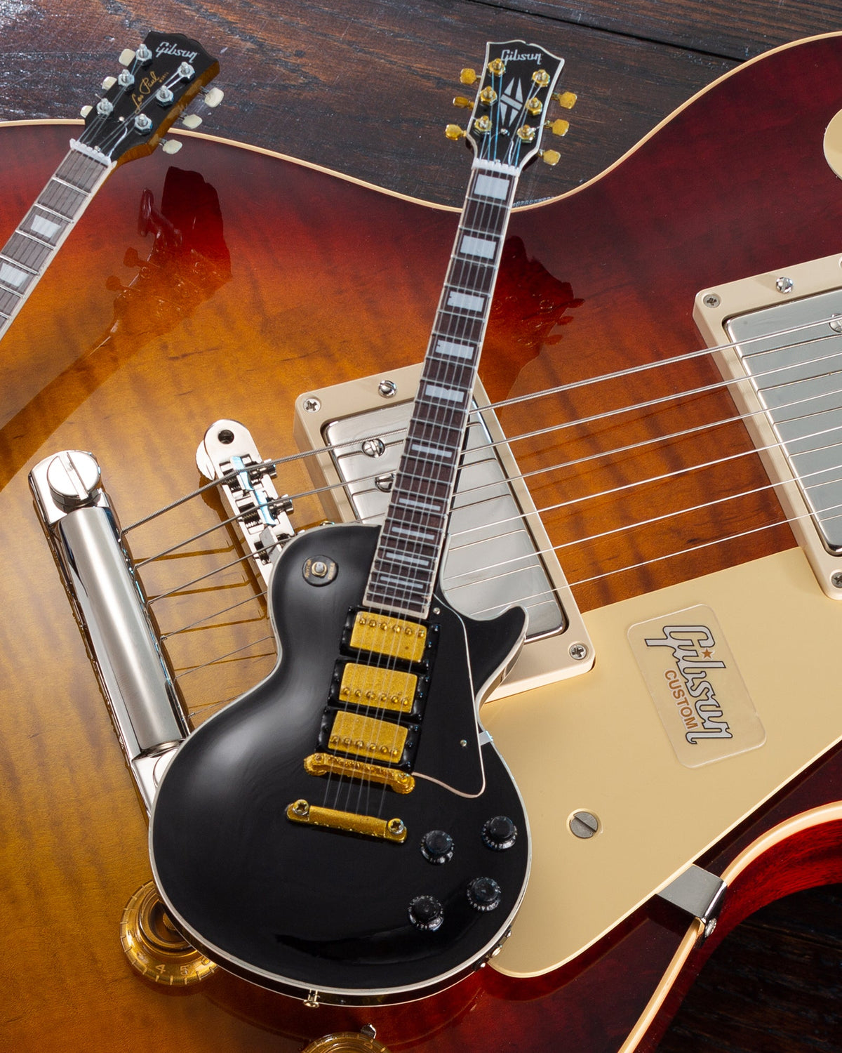 SET OF 3 CLASSIC GIBSON LES PAUL MINI GUITAR REPLICA COLLECTION - GG-001