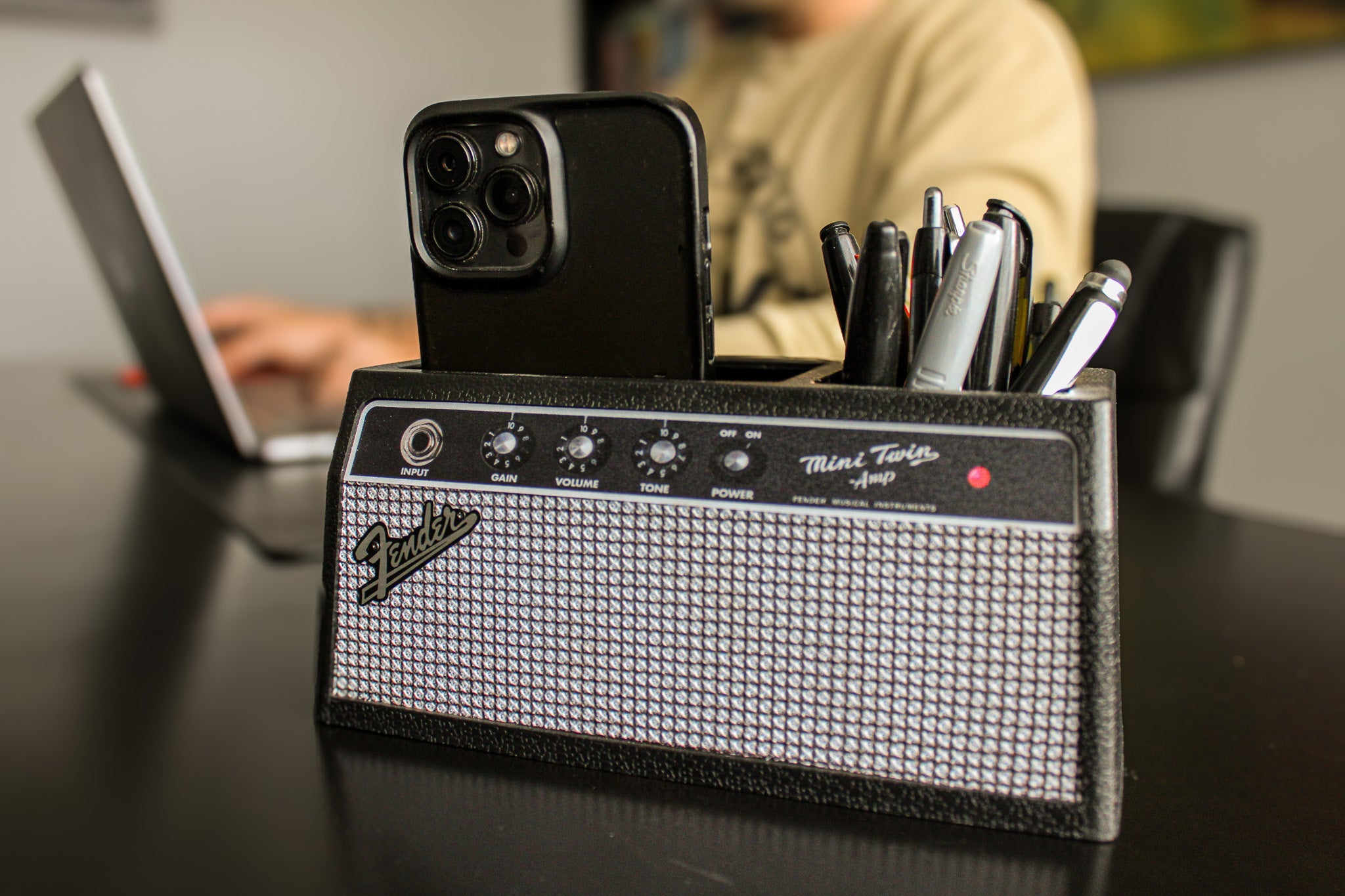 FENDER DESK ORGANIZER