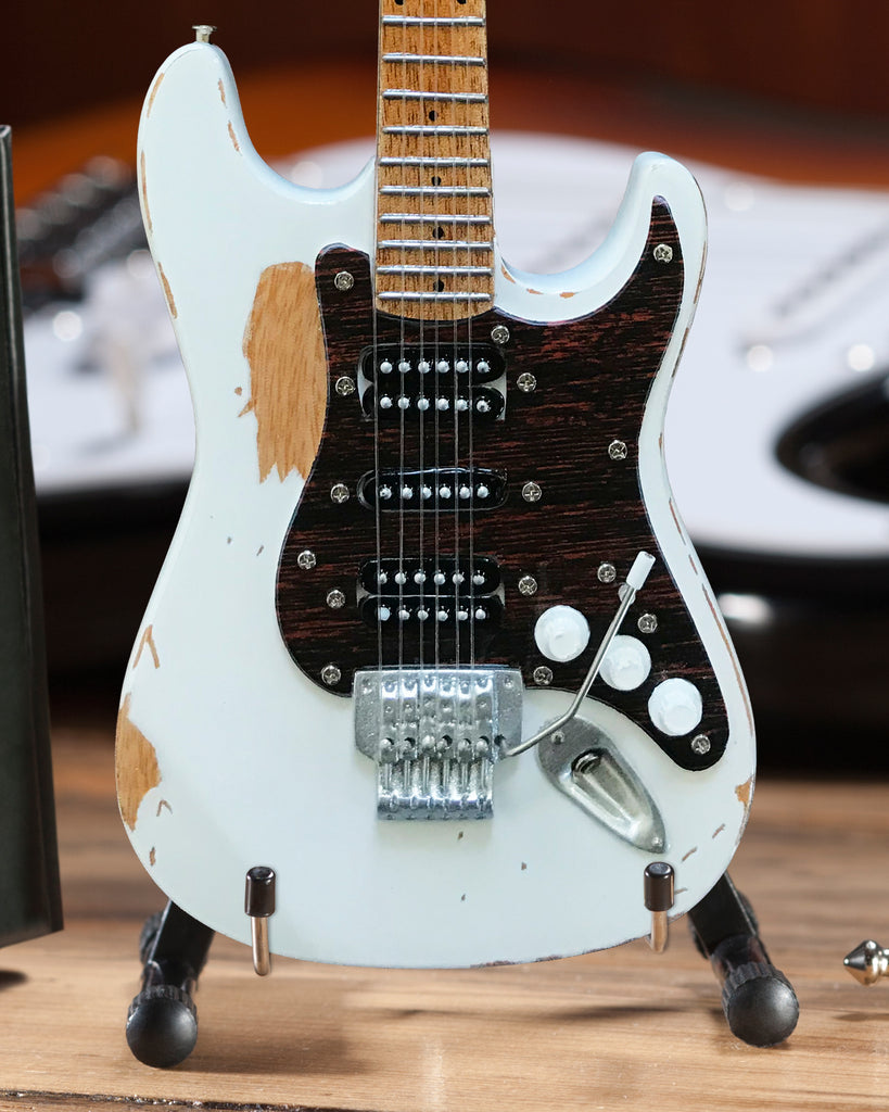 ギター DeliciousTaylormade The Mars Wah MOTLEY CRUE - MICK MARS - VINTAGE FENDER STRAT MINI GUITAR