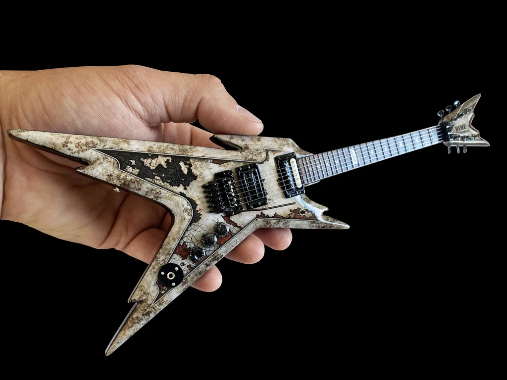 PANTERA - DEAN DIMEBAG - RUST RAZORBACK MINI GUITAR